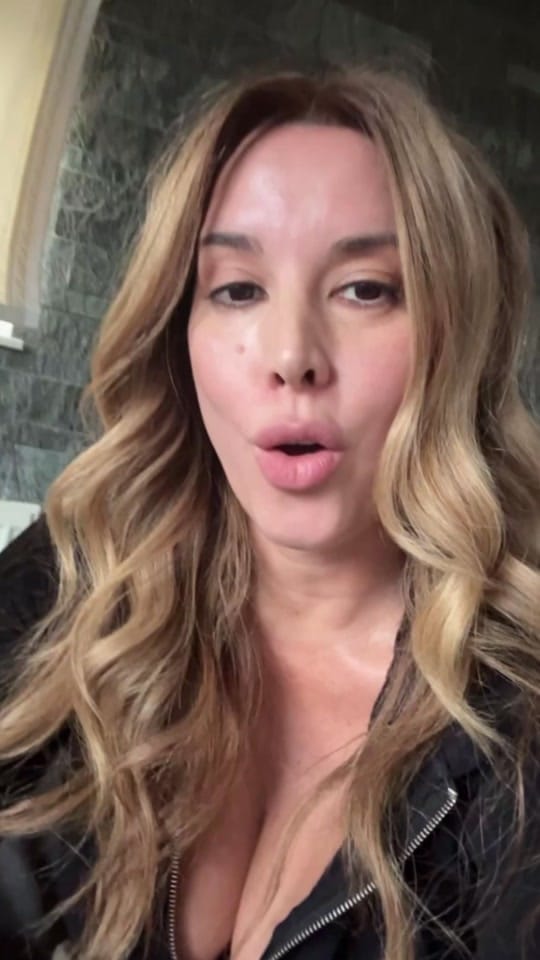 Post 10 by Nives Celsius on TikTok (video)