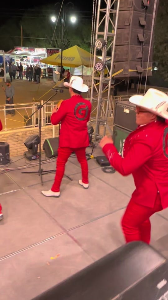 Post 8 by Grupo La Grilla on TikTok (video)