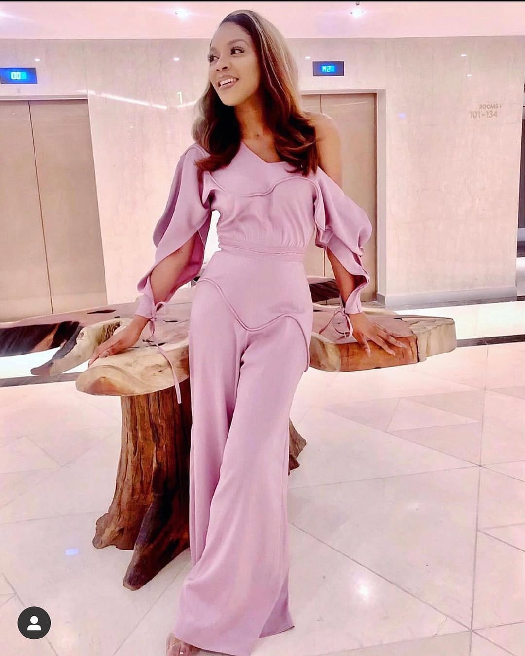 Post 4 by MEENA OFFICIAL on Instagram (carousel)