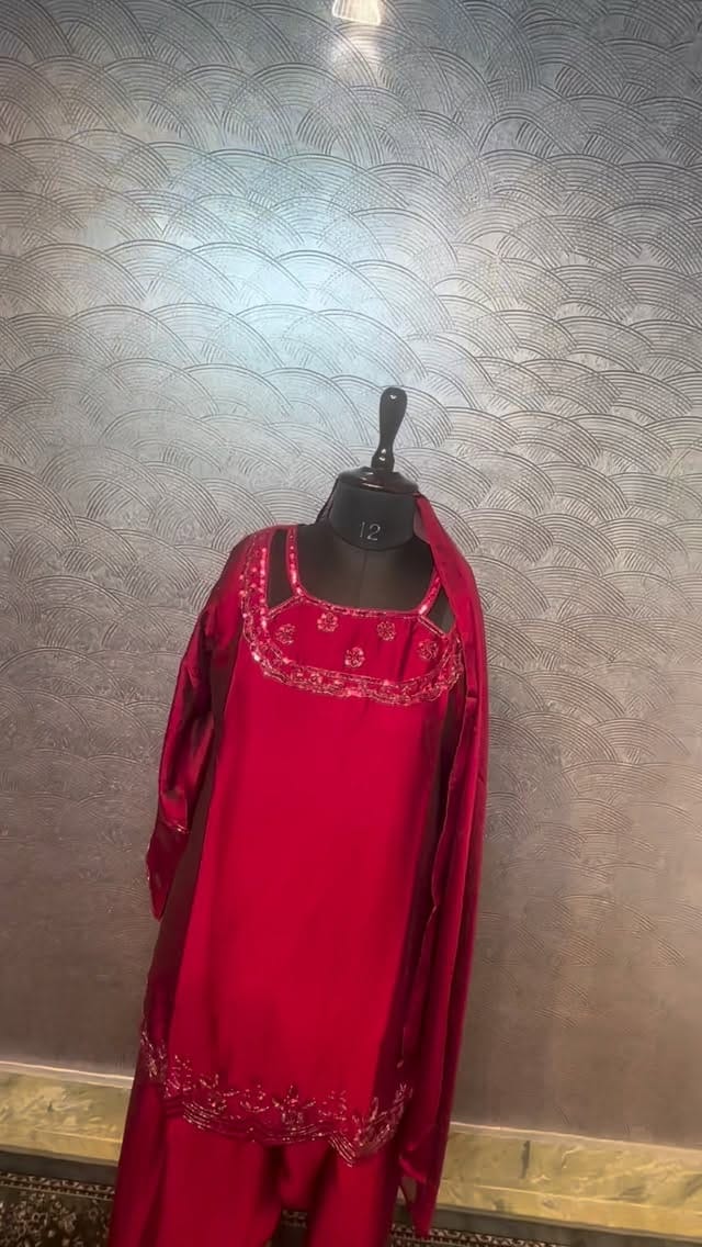 Post 9 by Shadab Libas Mahal on Instagram (video)