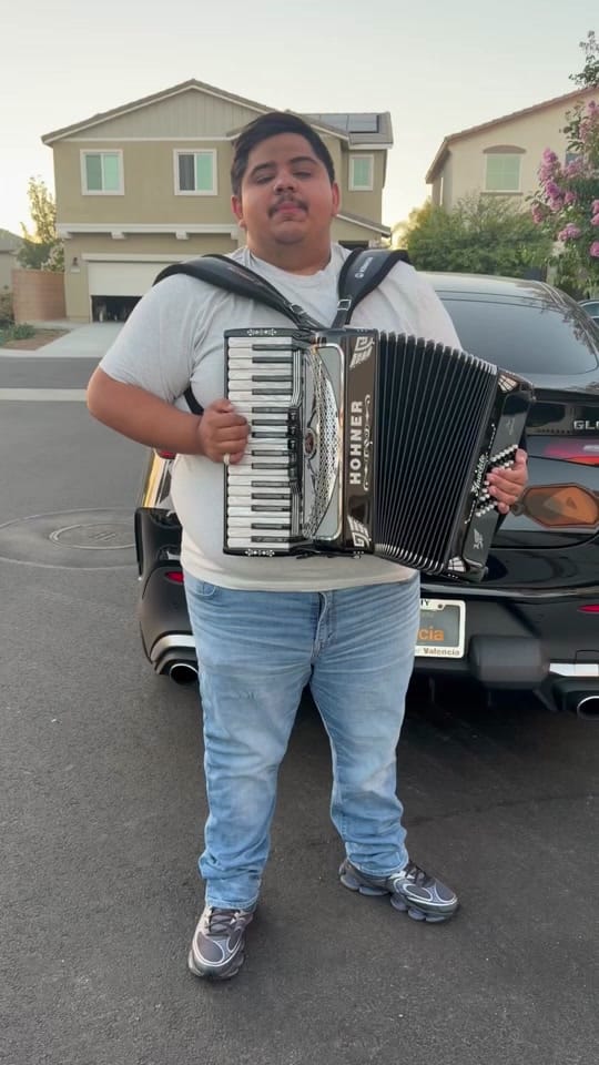 Post 4 by Siente Tu Música on TikTok (video)