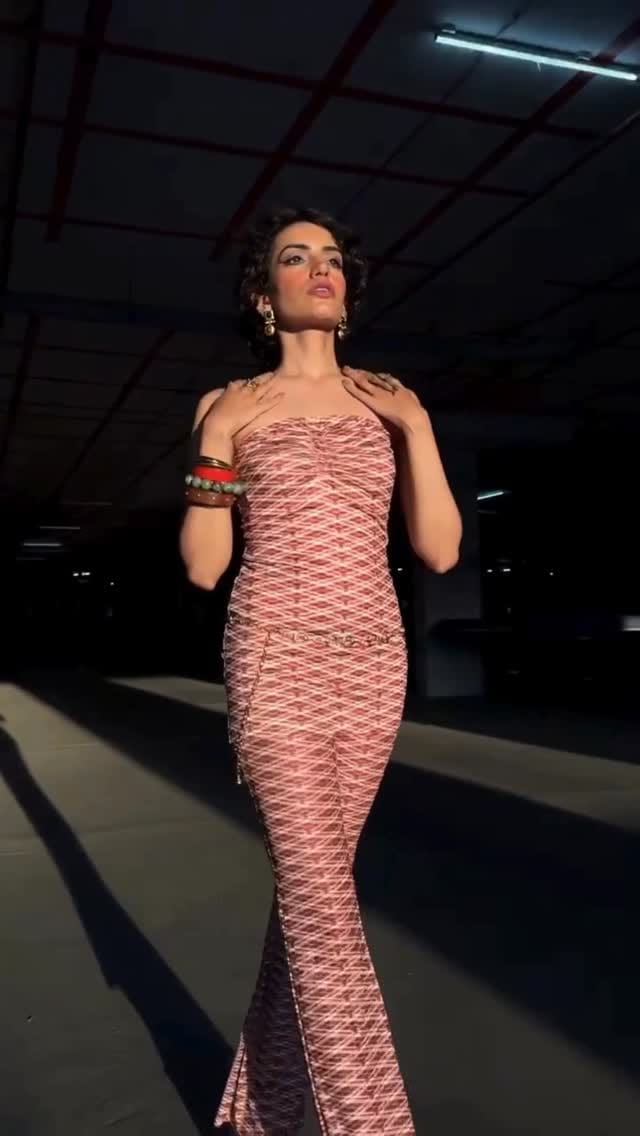 Post 7 by Shivani Y on Instagram (video)