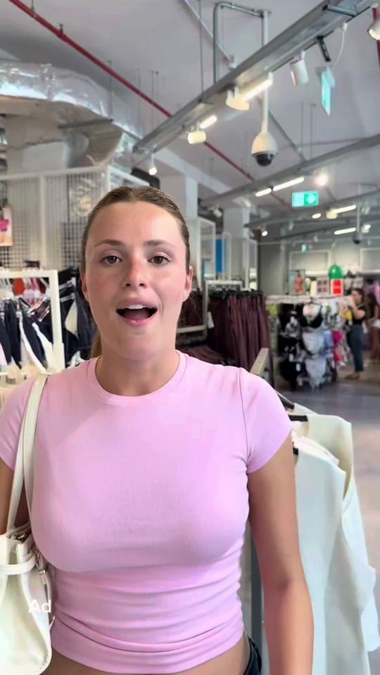 Post 4 by elefincati on TikTok (video)
