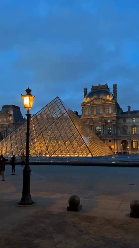 Post 6 by Paris in mood on TikTok (video)
