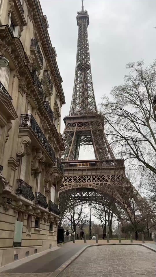 Post 1 by Paris in mood on TikTok (video)
