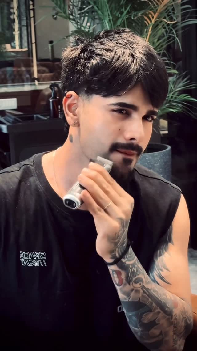 Post 6 by YASH TOMAR on Instagram (video)