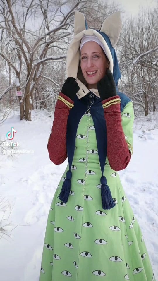 Post 10 by Corsets * Historical * Cosplay on Instagram (video)