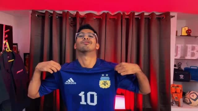 Post 7 by Just Banana on Instagram (video)