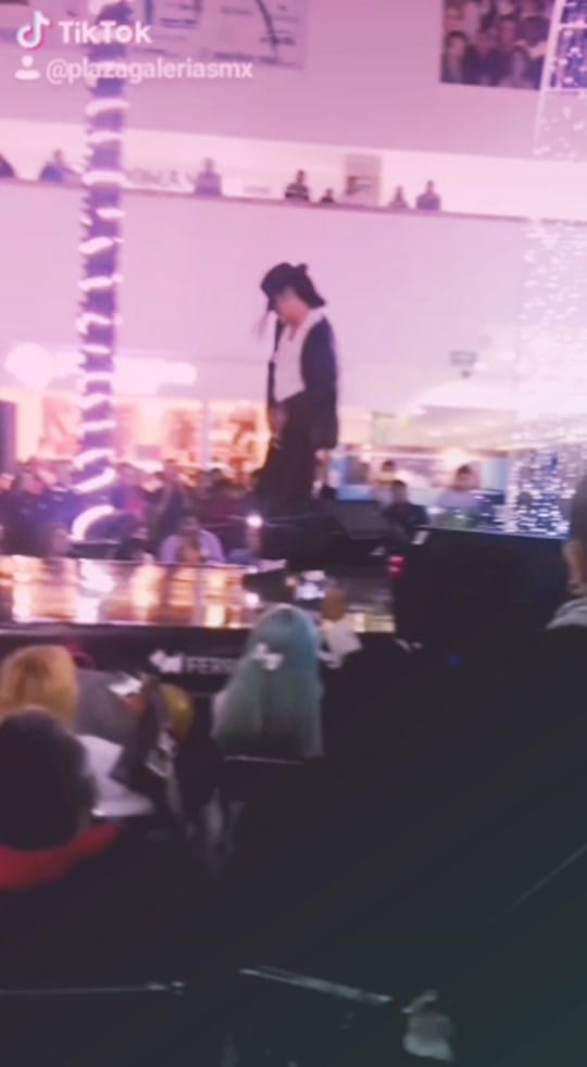 Post 4 by PlazadelasEstrellas on TikTok (video)