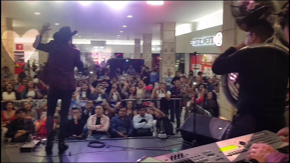Post 8 by PlazadelasEstrellas on TikTok (video)