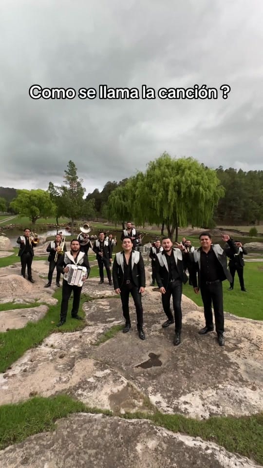 Post 2 by Banda Punto Medio on TikTok (video)