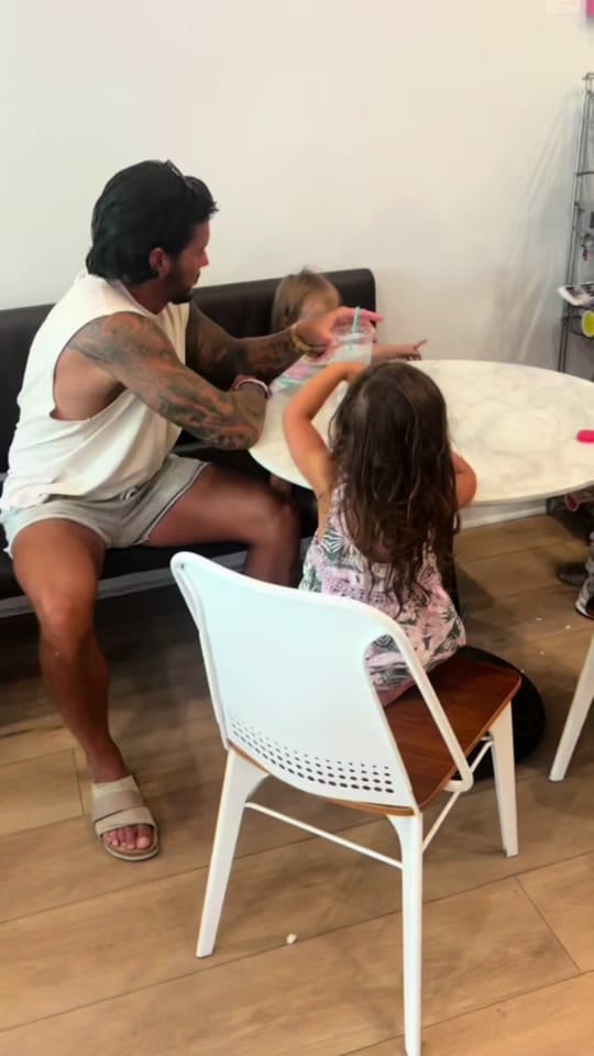 Post 2 by Warren Devarennes on TikTok (video)