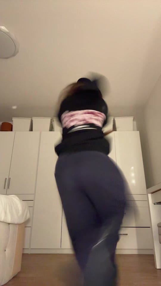 Post 8 by 𝐋𝐄𝐎𝐍𝐀 on TikTok (video)