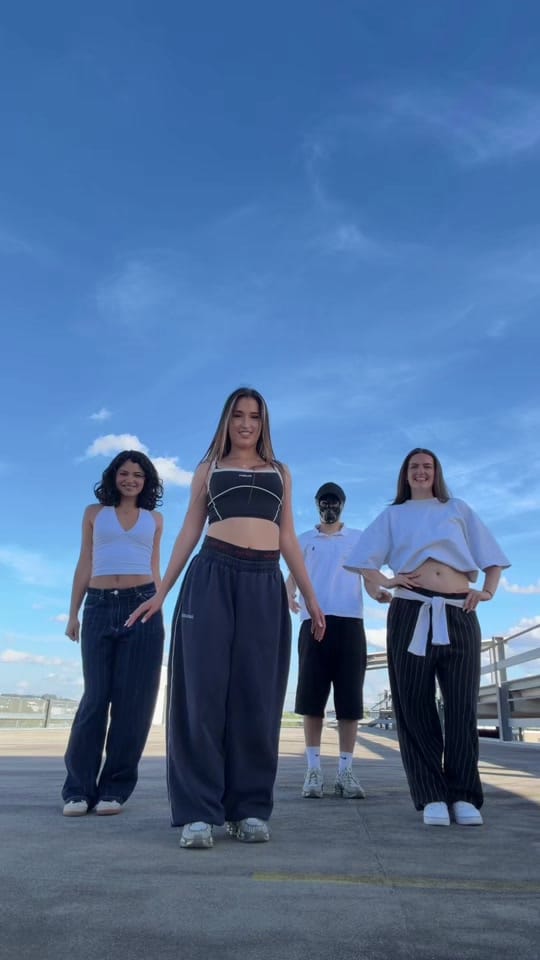 Post 4 by 𝐋𝐄𝐎𝐍𝐀 on TikTok (video)
