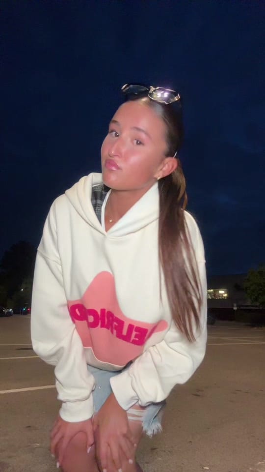Post 9 by 𝐋𝐄𝐎𝐍𝐀 on TikTok (video)