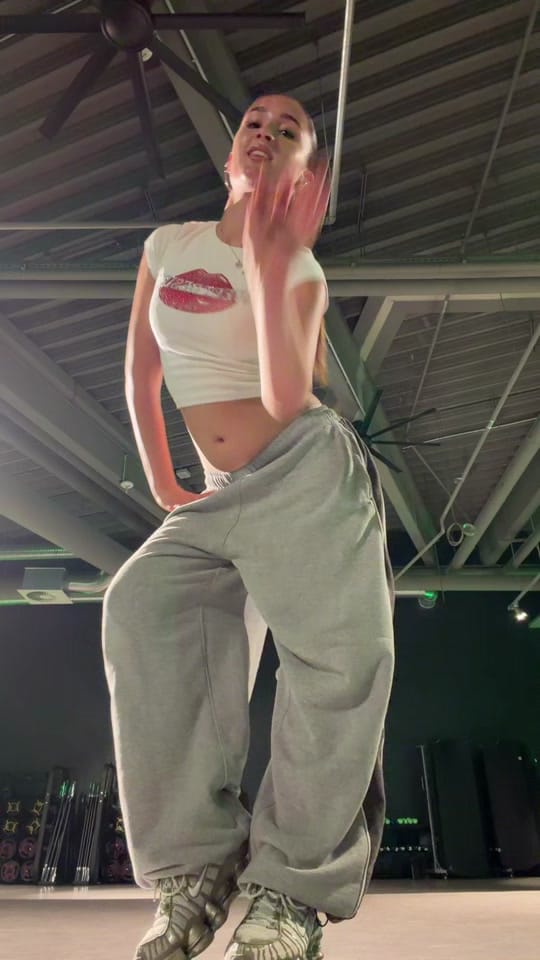 Post 2 by 𝐋𝐄𝐎𝐍𝐀 on TikTok (video)