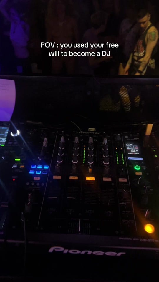 Post 4 by Dieyna on TikTok (video)