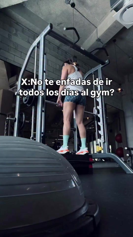 Post 4 by Emma Velarde on TikTok (video)