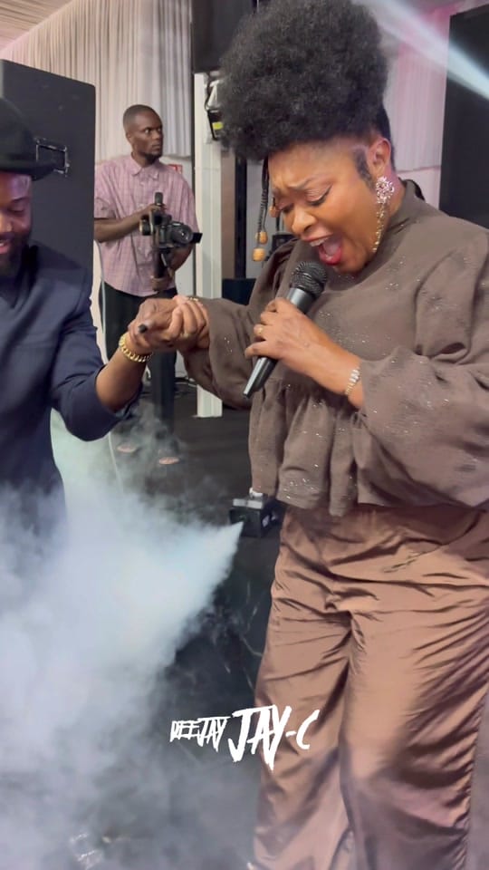 Post 9 by Jessy « DEEJAY JAY-C » on TikTok (video)