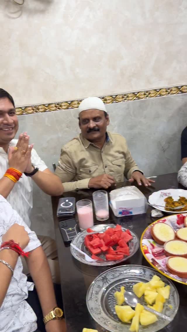 Post 3 by Vinay Dubey विनय दुबे on Instagram (video)