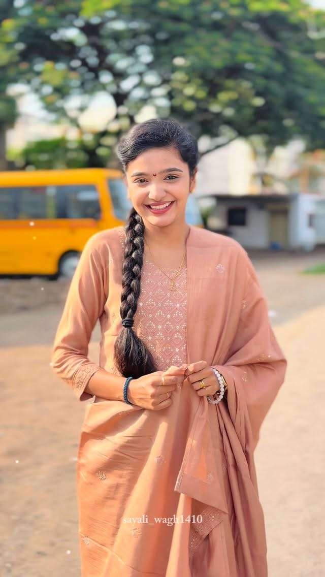Post 3 by Sayali Seema Santosh Wagh (कादंबरी) on Instagram (video)