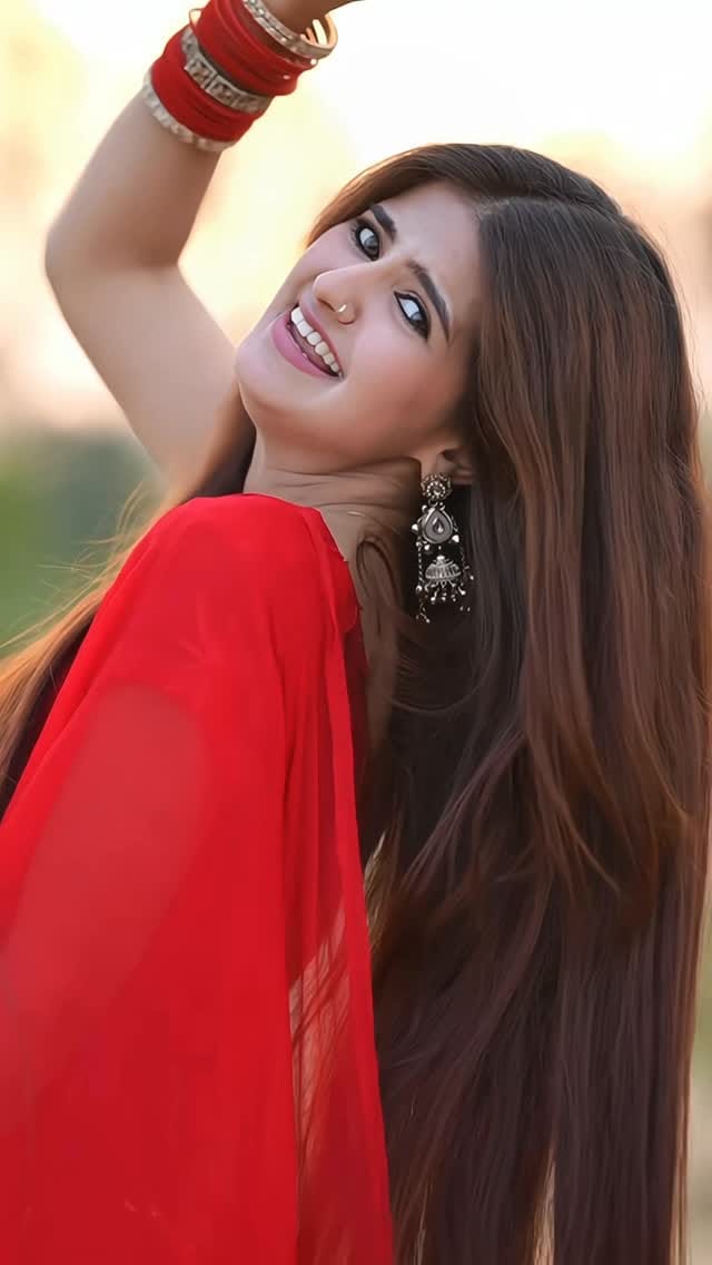 Post 3 by Saniya Shaikh on Instagram (video)