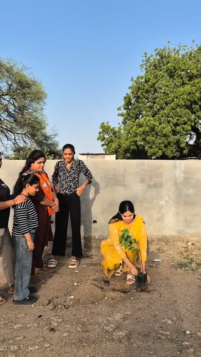 Post 2 by Ankita Parmar on Instagram (video)