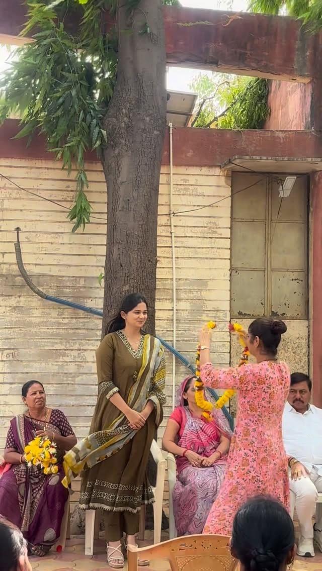 Post 6 by Ankita Parmar on Instagram (video)
