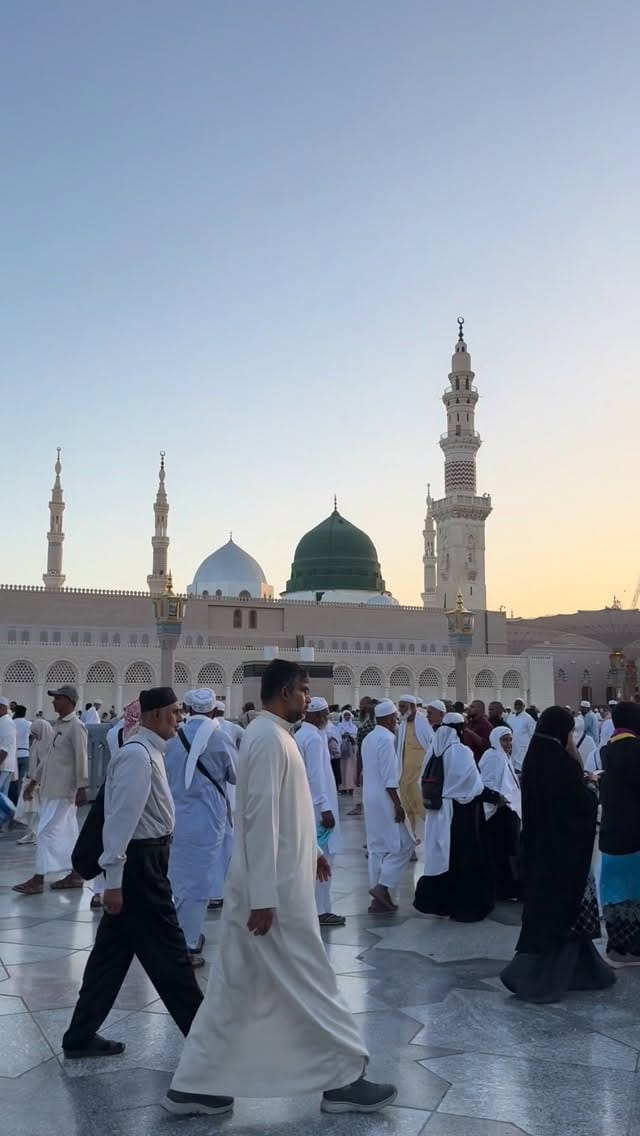 Post 5 by Hafiz Ahmed Raza Qadri on Instagram (video)