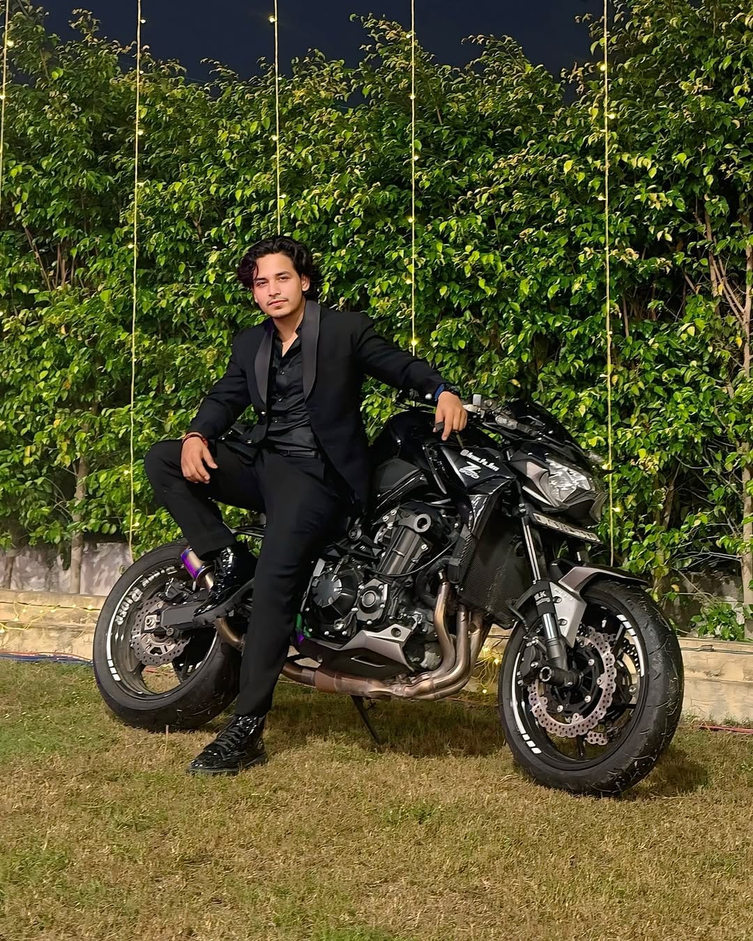 Post 8 by Akshay pal on Instagram (carousel)