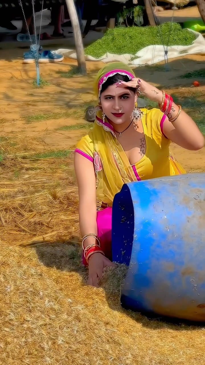Post 10 by 𝐑𝐄𝐍𝐔 𝐂𝐇𝐀𝐔𝐃𝐇𝐀𝐑𝐘 on Instagram (video)