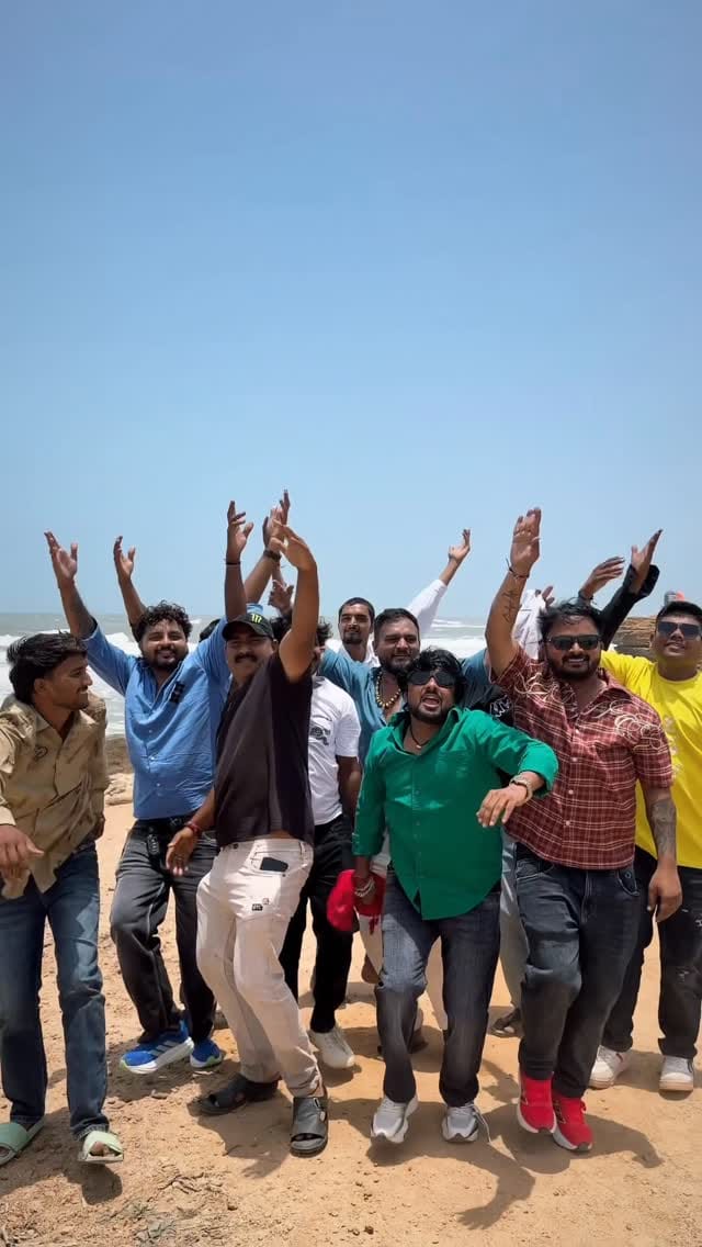 Post 6 by Rohit Thakor Singer on Instagram (video)
