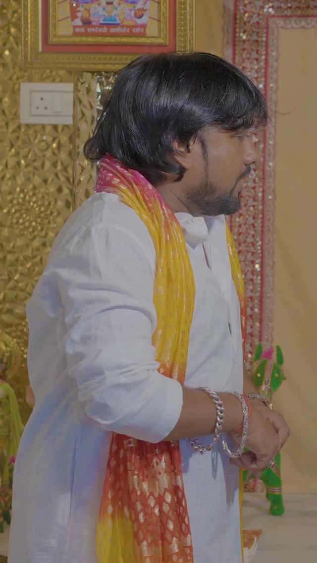 Post 4 by Rohit Thakor Singer on Instagram (video)