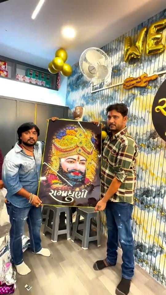 Post 2 by Rohit Thakor Singer on Instagram (video)