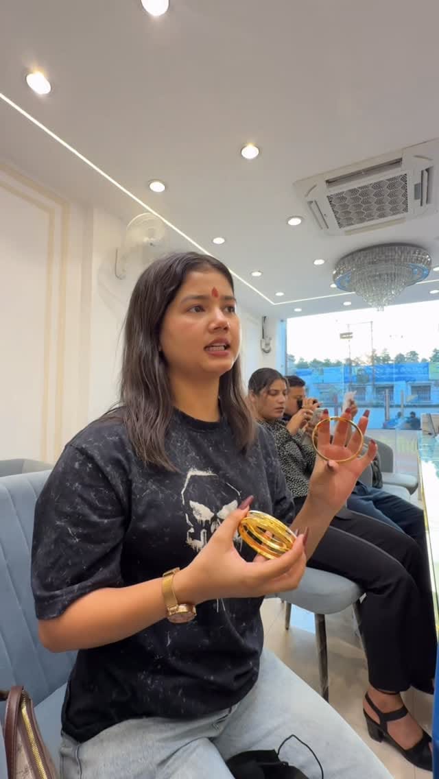 Post 4 by Neha Bhagat on Instagram (video)