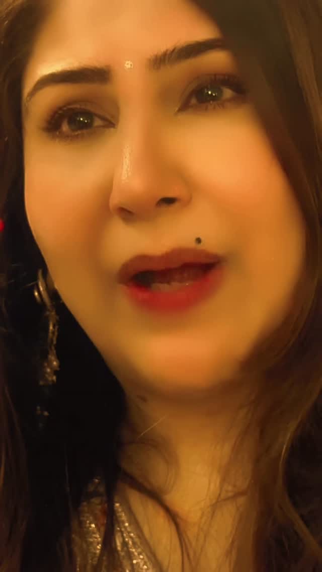 Post 6 by Deepika Shah on Instagram (video)