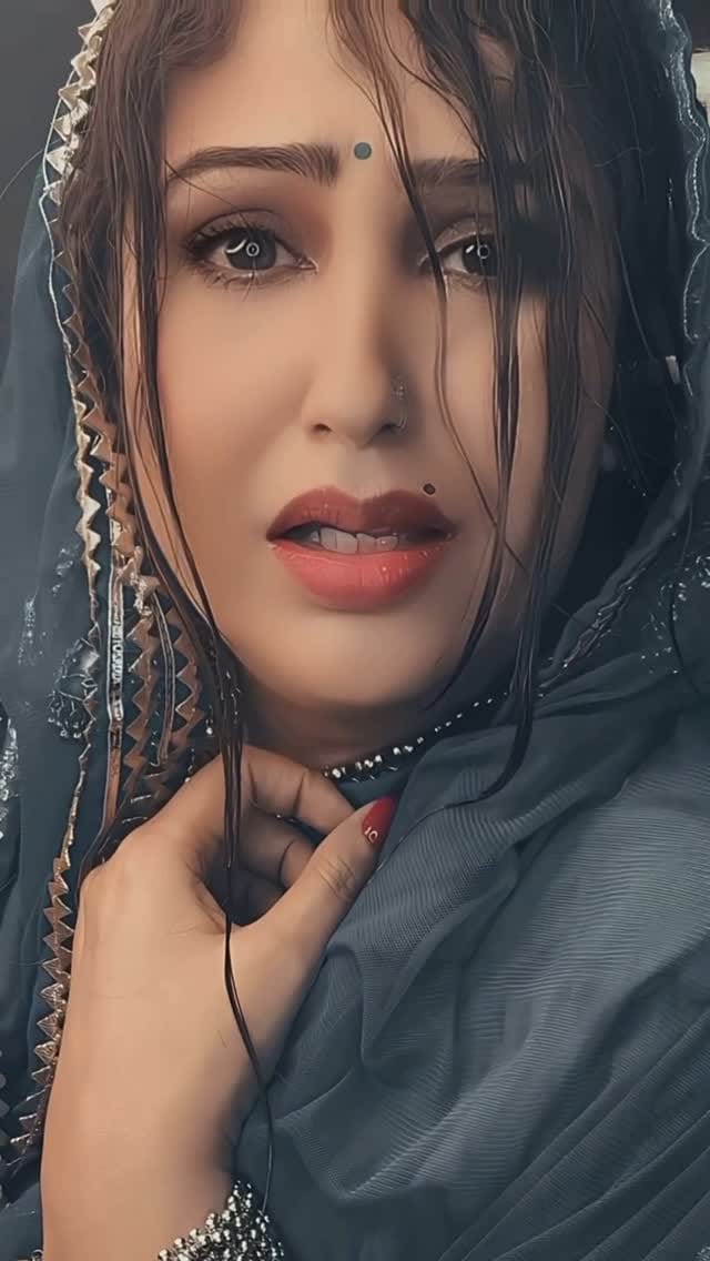 Post 10 by Deepika Shah on Instagram (video)