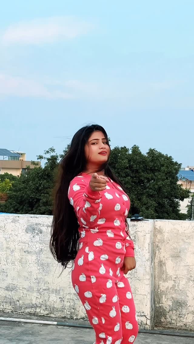 Post 8 by Saloni Gautam on Instagram (video)