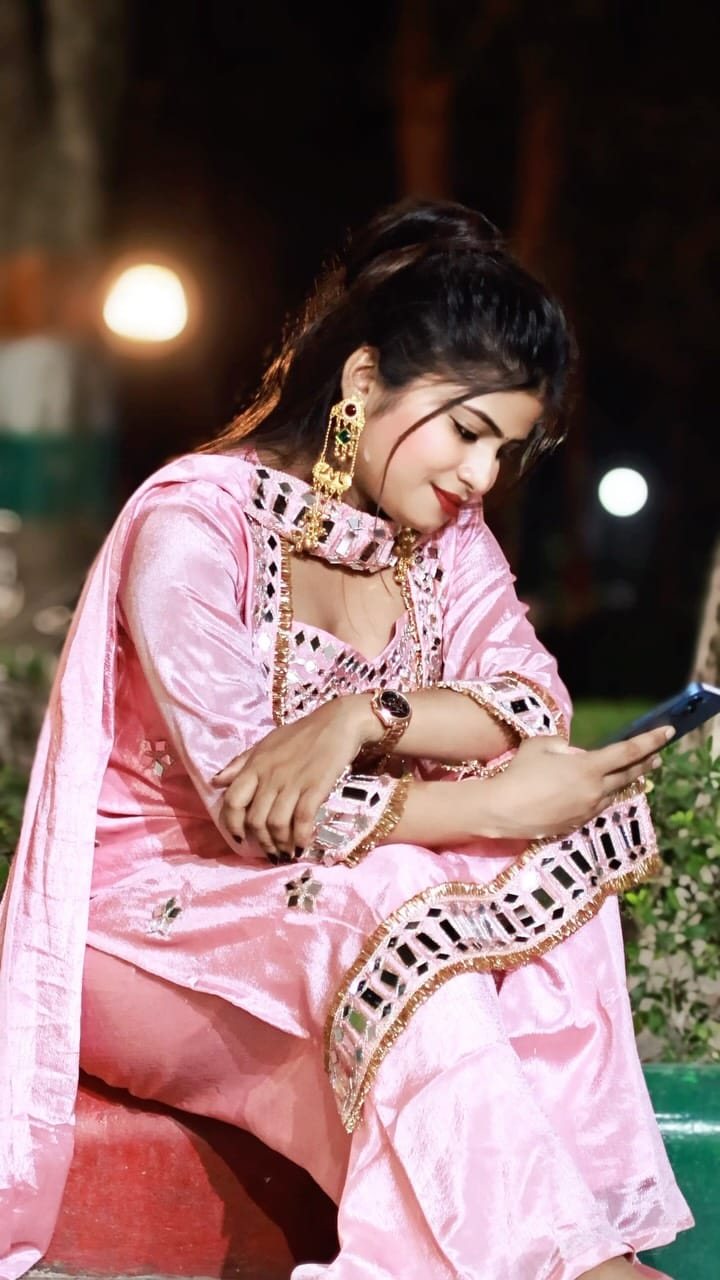 Post 2 by Saloni Gautam on Instagram (video)