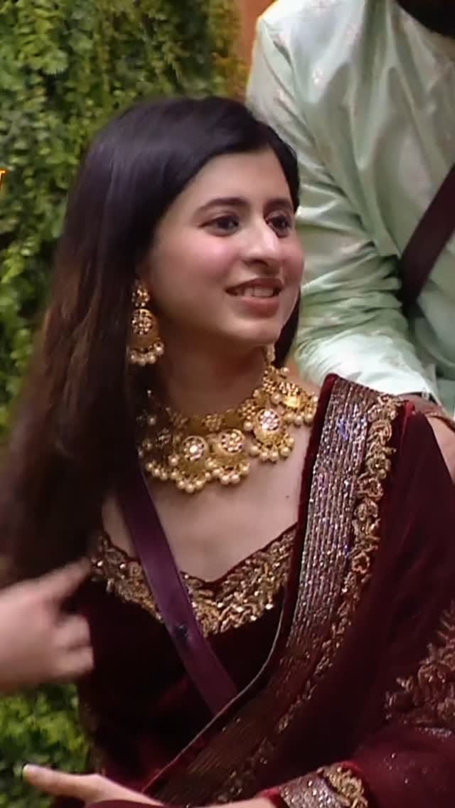 Post 10 by Ankita PrabhuWalawalkar on Instagram (video)