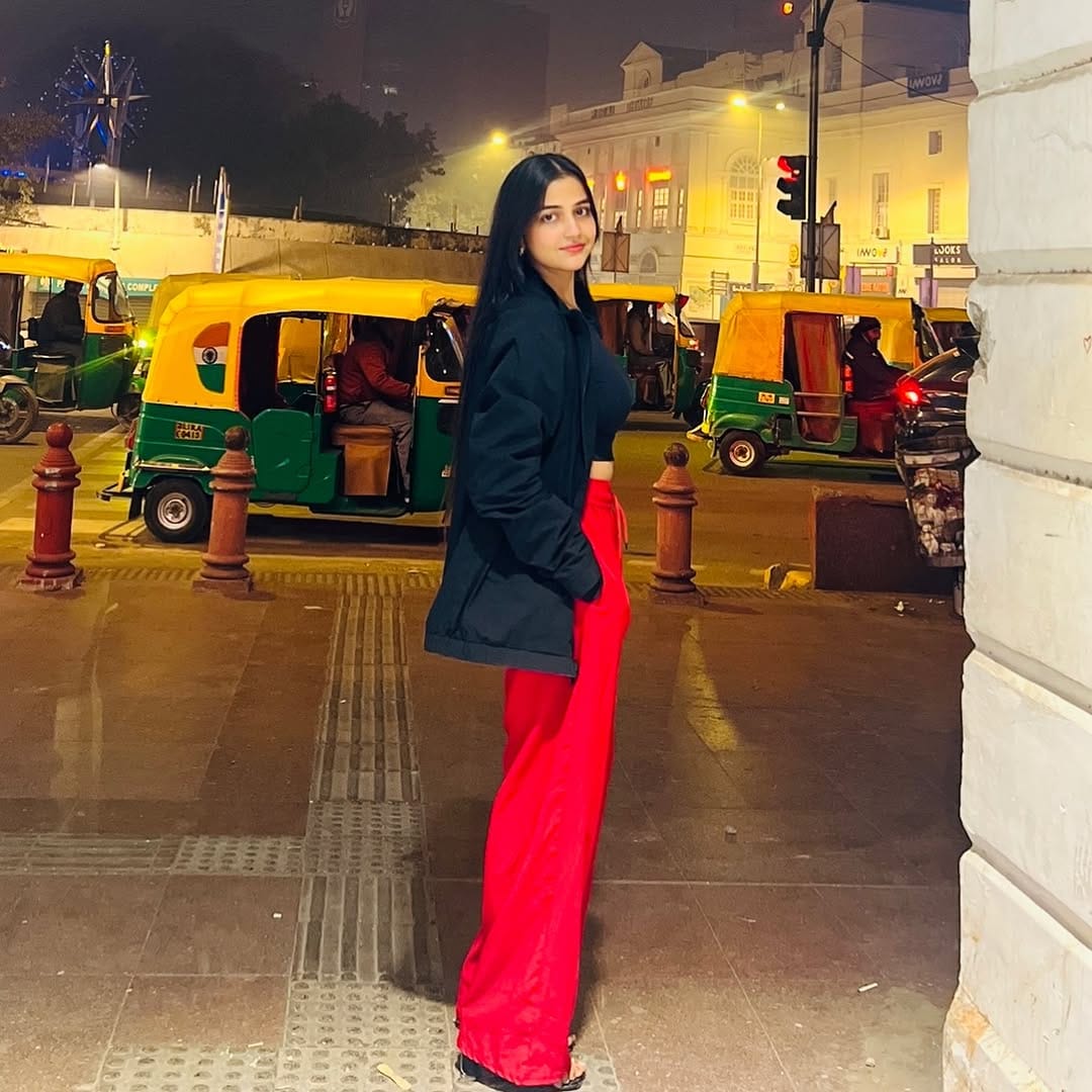Post 7 by Parul Tiwari on Instagram (carousel)