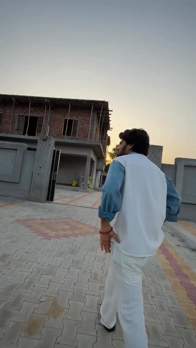 Post 6 by Manish GurjaR 🦅 on Instagram (video)