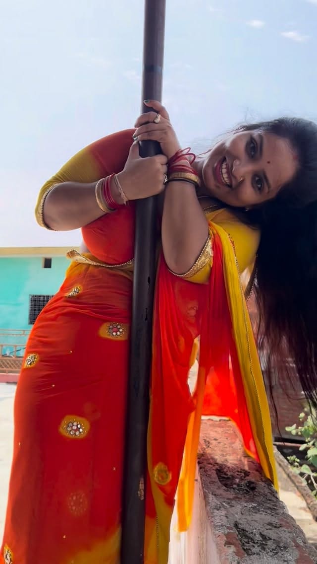 Post 4 by Shreya Mayank Dixit on Instagram (video)