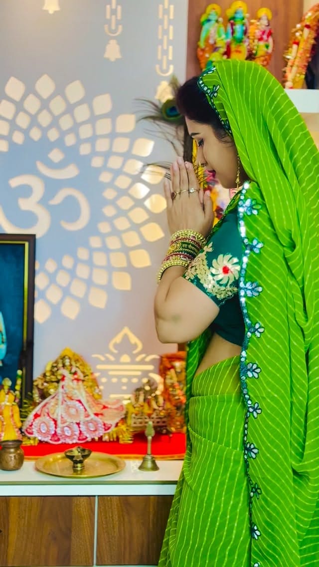 Post 9 by KOMAL Kumari on Instagram (video)