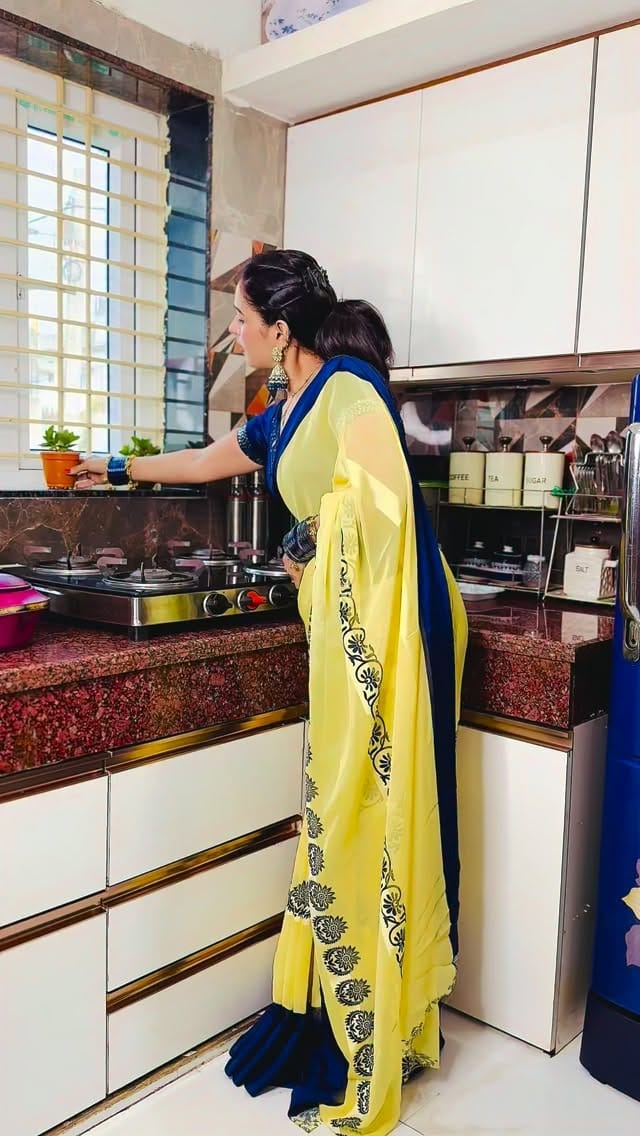 Post 1 by KOMAL Kumari on Instagram (video)