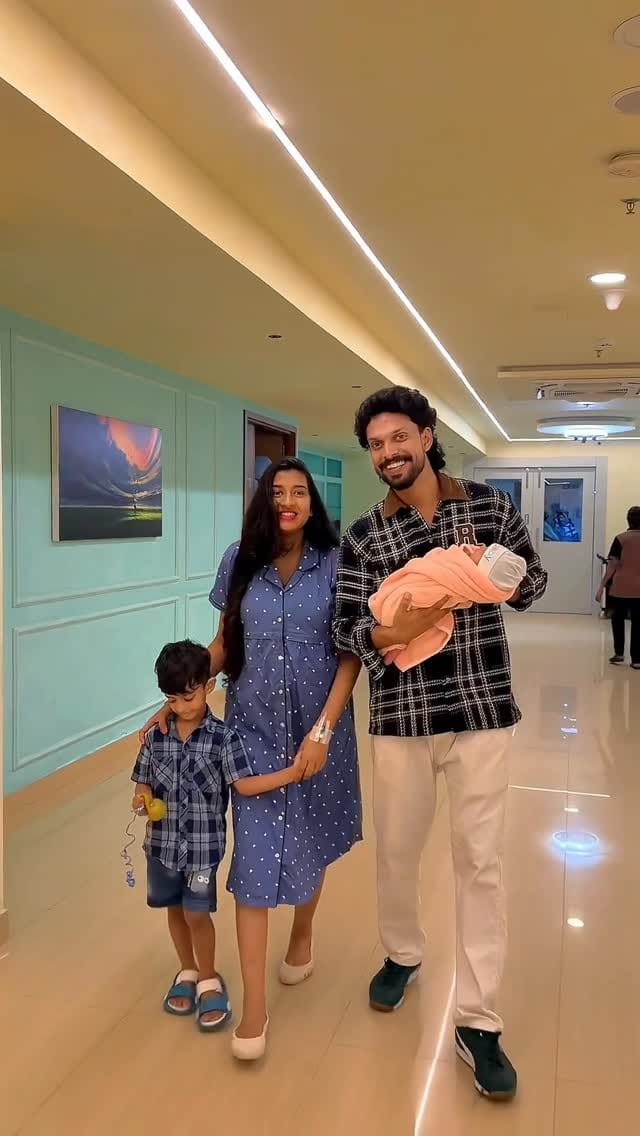 Post 4 by Maneesh Vishnu on Instagram (video)