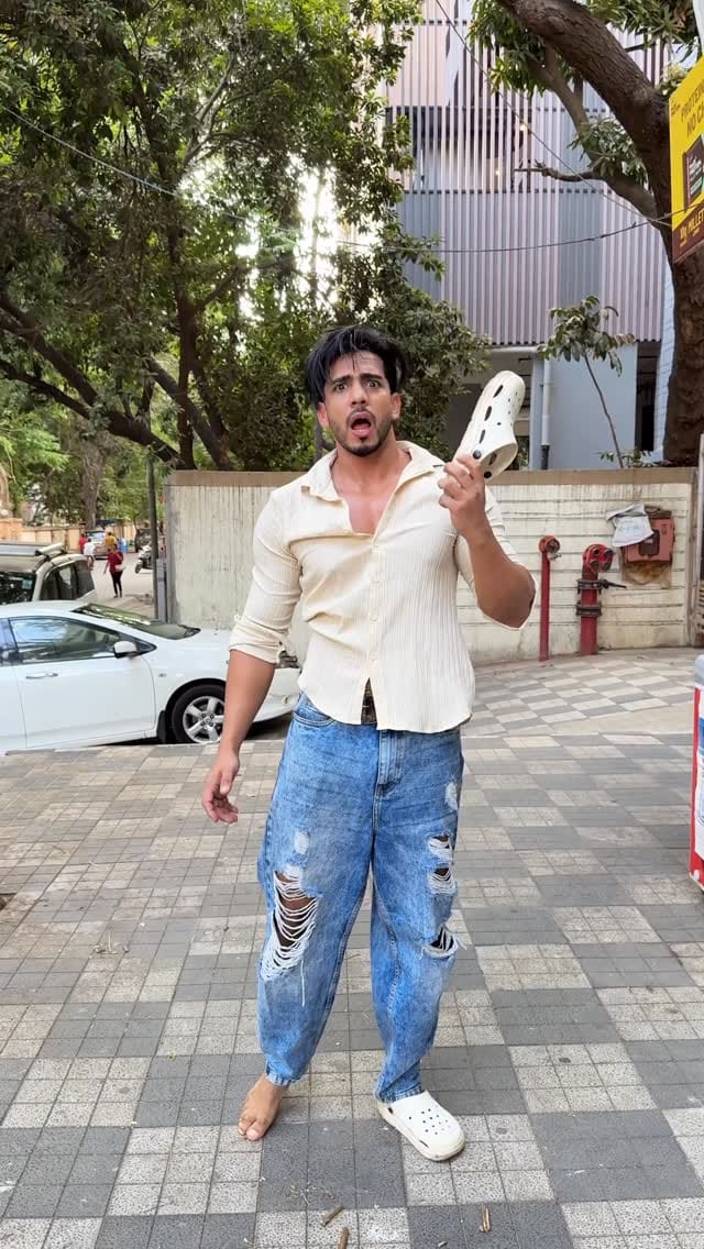 Post 6 by Vishal Bhatt on Instagram (video)