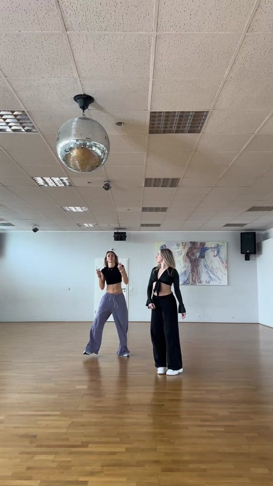Post 10 by LEONIE ATHINA on TikTok (video)