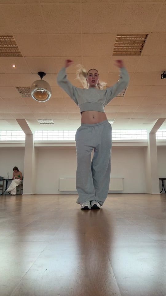Post 7 by LEONIE ATHINA on TikTok (video)