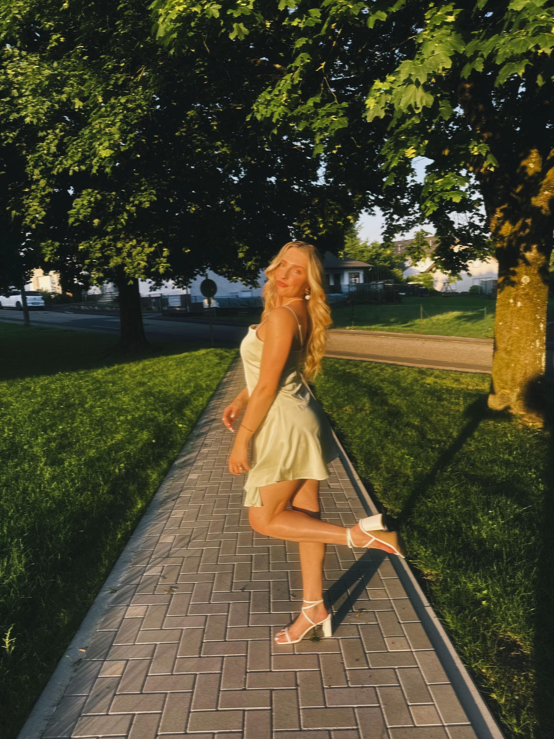 Post 1 by LEONIE ATHINA on TikTok (video)